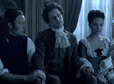 A love triangle amidst court intrigue. (www.thefilmemporium.blogspot.com)